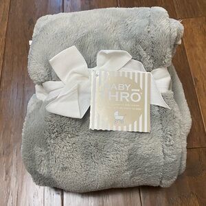NWT Thro Baby Blanket Super Soft Gray Plush Cozy Neutral Nursery Lovey